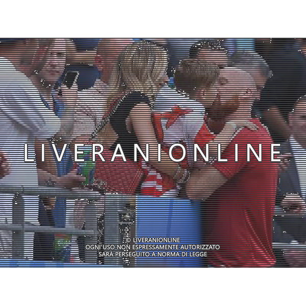 UEFA Francia EURO 2016 Final Tournament Group Stage B Lens - 16.06.2016 Inghilterra-Galles Nella Foto:collins saluta la famiglia prima della partita /Ph.Vitez-Ag. Aldo Liverani