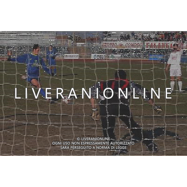 Coppa ita serie C 2004/05 Semifinale: Rimini - Frosinone foto:S:Rosa/Liverani nella foto: il gol su rigore del frosinone AGENZIA ALDO LIVERANI