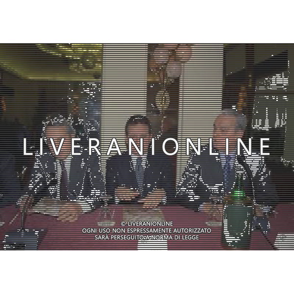 MILANO 17-12-1998 HOTEL PRINCIPE DI SAVOIA FESTA NATALIZIA DELLA LEGA NAZIONALE CALCIO NELLA FOTO GIANCARLO ABETE CON MARIO MACALLI E SERGIO GONELLA AG ALDO LIVERANI SAS