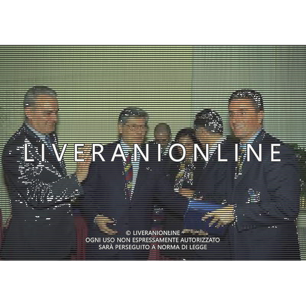 MILANO 17-12-1998 HOTEL PRINCIPE DI SAVOIA FESTA NATALIZIA DELLA LEGA NAZIONALE CALCIO NELLA FOTO SERGIO GONELLA CON LUCIANO NIZZOLA E MASSIMO DE SANTIS AG ALDO LIVERANI SAS