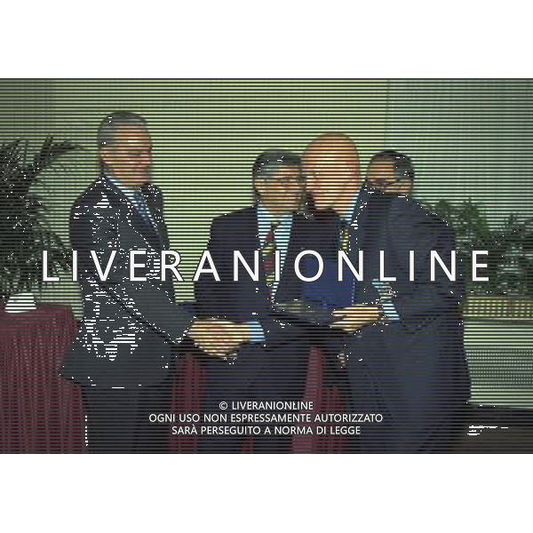 MILANO 17-12-1998 HOTEL PRINCIPE DI SAVOIA FESTA NATALIZIA DELLA LEGA NAZIONALE CALCIO NELLA FOTO SERGIO GONELLA E PIERLUIGI COLLINA AG ALDO LIVERANI SAS