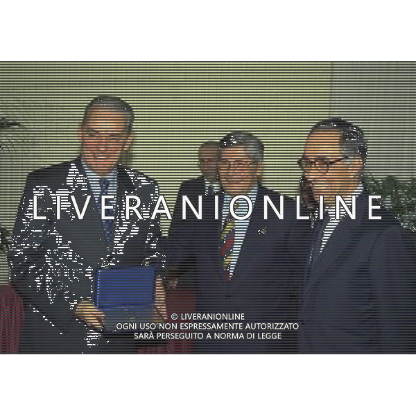 MILANO 17-12-1998 HOTEL PRINCIPE DI SAVOIA FESTA NATALIZIA DELLA LEGA NAZIONALE CALCIO NELLA FOTO SERGIO GONELLA CON LUCIANO NIZZOLA E FRANCO CARRARO AG ALDO LIVERANI SAS