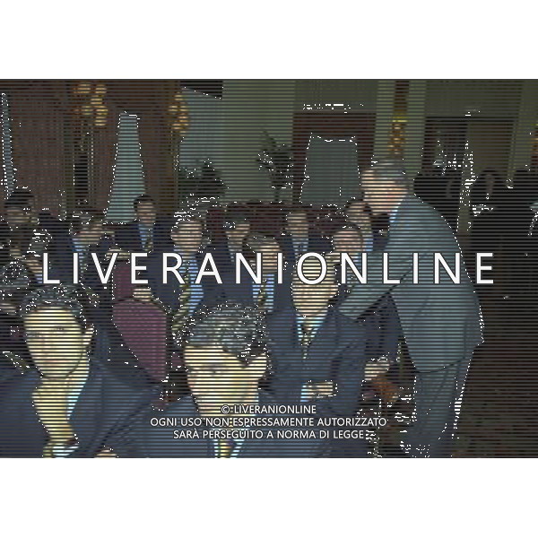 MILANO 17-12-1998 HOTEL PRINCIPE DI SAVOIA FESTA NATALIZIA DELLA LEGA NAZIONALE CALCIO NELLA FOTO SERGIO CAMPANA CON GLI ARBITRI AG ALDO LIVERANI SAS