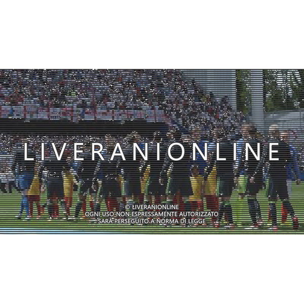 UEFA Francia EURO 2016 Final Tournament Group Stage B Lens - 16.06.2016 Inghilterra-Galles Nella Foto:Galles Inghilterra stretta di mano fra le squadre a meta\' campo /Ph.Vitez-Ag. Aldo Liverani