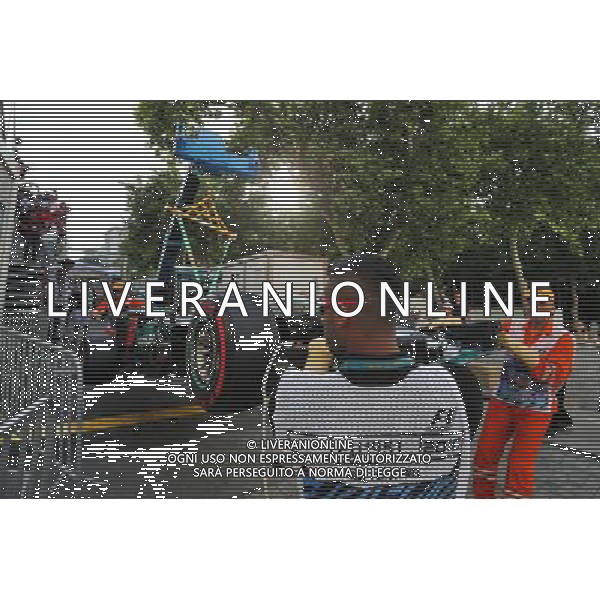 The Mercedes AMG F1 W07 Hybrid of Lewis Hamilton (GBR) Mercedes AMG F1 is craned away after he crashed out of qualifying. 18.06.2016. Formula 1 World Championship, Rd 8, European Grand Prix, Baku Street Circuit, Azerbaijan, Qualifying Day. AG ALDO LIVERANI SAS ONLY ITALY
