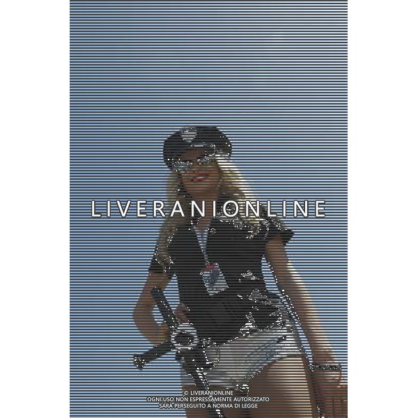 Campionato Mondiale Superbike, Pirelli Riviera di Rimini, Round 8, Misano 18/06/2016, nella foto: UMBRELLA GIRL, OMBRELLINA, ©C.ZAMAGNI/AGENZIA ALDO LIVERANI S.A.S