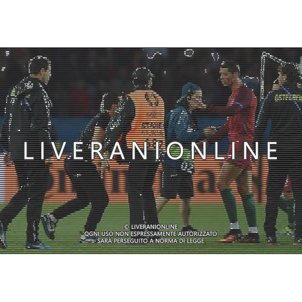 UEFA Francia EURO 2016 Final Tournament Group Stage F Parigi - 18.06.2016 Portogallo-Austria Nella Foto:tifoso invade il campo per farsi una foto con ronaldo /Ph.Vitez-Ag. Aldo Liverani