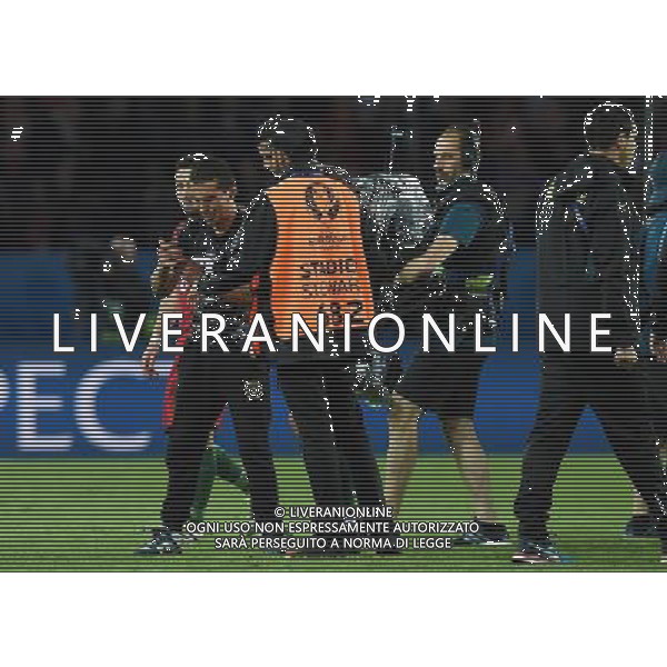 UEFA Francia EURO 2016 Final Tournament Group Stage F Parigi - 18.06.2016 Portogallo-Austria Nella Foto:tifoso invade il campo per farsi una foto con ronaldo /Ph.Vitez-Ag. Aldo Liverani