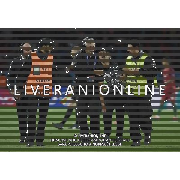 UEFA Francia EURO 2016 Final Tournament Group Stage F Parigi - 18.06.2016 Portogallo-Austria Nella Foto:l\'invasore di campo viene portato fuori dagli addetti della sicurezza /Ph.Vitez-Ag. Aldo Liverani