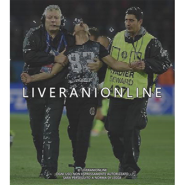 UEFA Francia EURO 2016 Final Tournament Group Stage F Parigi - 18.06.2016 Portogallo-Austria Nella Foto:l\'invasore di campo viene portato fuori dagli addetti della sicurezza /Ph.Vitez-Ag. Aldo Liverani