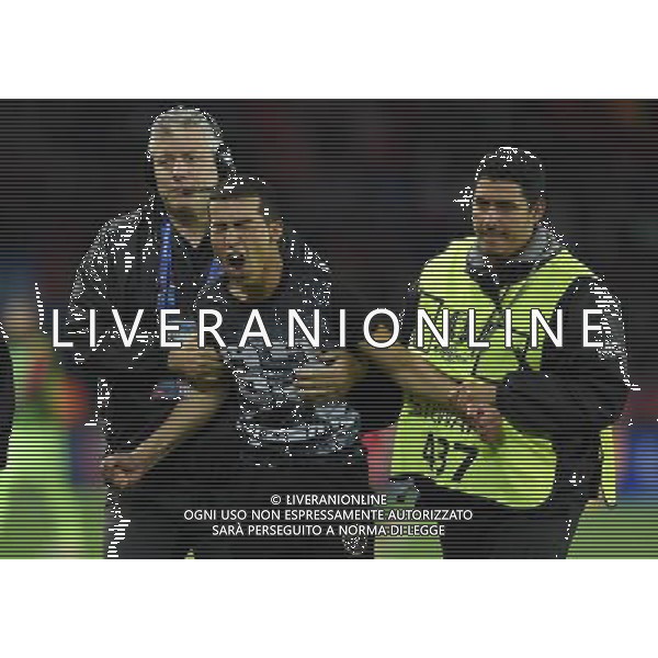 UEFA Francia EURO 2016 Final Tournament Group Stage F Parigi - 18.06.2016 Portogallo-Austria Nella Foto:l\'invasore di campo viene portato fuori dagli addetti della sicurezza /Ph.Vitez-Ag. Aldo Liverani