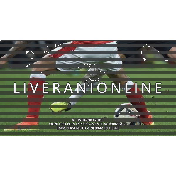 UEFA Francia EURO 2016 Final Tournament Group Stage A Lille - 19.06.2016 Svizzera-Francia Nella Foto:il pallone si buca nel contrasto fra griezmann e behrami /Ph.Vitez-Ag. Aldo Liverani