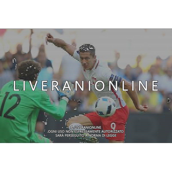 21.06.2016 MARSYLIA STADE VELODROME (MARSEILLE, FRANCE) PILKA NOZNA (FOOTBALL) UEFA EURO 2016 MISTRZOSTWA EUROPY W PILCE NOZNEJ (UEFA EURO 2016) GRUPA C (GROUP C) MECZ UKRAINA - POLSKA (UKRAINE - POLAND) NZ ANDRIY PYATOV, ROBERT LEWANDOWSKI FOTO LUKASZ GROCHALA/CYFRASPORT / NEWSPIX.PL --- Newspix.pl / NEWSPIX.PL --- Newspix.pl/ AGENZIA ALDO LIVERANI SAS Ucraina - Polonia UEFA Francia EURO 2016 Final Tournament Group Stage C Marsiglia - 21.06.2016- ITALY ONLY EDITORIAL USE ONLY