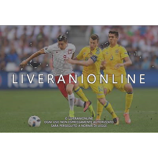 2016.06.21 Marsylia Marseille Pilka nozna Euro 2016 mecz grupy C Ukraina - Polska N/z Robert Lewandowski, Ruslan Rotan Foto Lukasz Laskowski / PressFocus 2016.06.21 Marsylia Marseille Football UEFA Euro 2016 group C game between Ukraine and Poland Robert Lewandowski, Ruslan Rotan Credit: Lukasz Laskowski / PressFocus / AGENZIA ALDO LIVERANI SAS Ucraina - Polonia UEFA Francia EURO 2016 Final Tournament Group Stage C Marsiglia - 21.06.2016- ITALY ONLY EDITORIAL USE ONLY