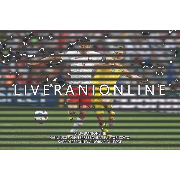 MARSYLIA 2016.06.21 MISTRZOSTWA EUROPY EURO 2016 FRANCJA PILKA NOZNA MECZ UKRAINA - POLSKA NZ ROBERT LEWANDOWSKI OLEXANDR KUCHER FOT MICHAL STAWOWIAK / FOKUSMEDIA / NEWSPIX.PL --- Newspix.pl /AGENZIA ALDO LIVERANI SAS - ITALY ONLY EDITORIAL USE ONLY Ucraina - Polonia UEFA Francia EURO 2016 Final Tournament Group Stage C Marsiglia - 21.06.2016 *** Local Caption *** www.newspix.pl mail us: info@newspix.pl call us: 0048 022 23 22 222 --- Polish Picture Agency by Ringier Axel Springer Poland