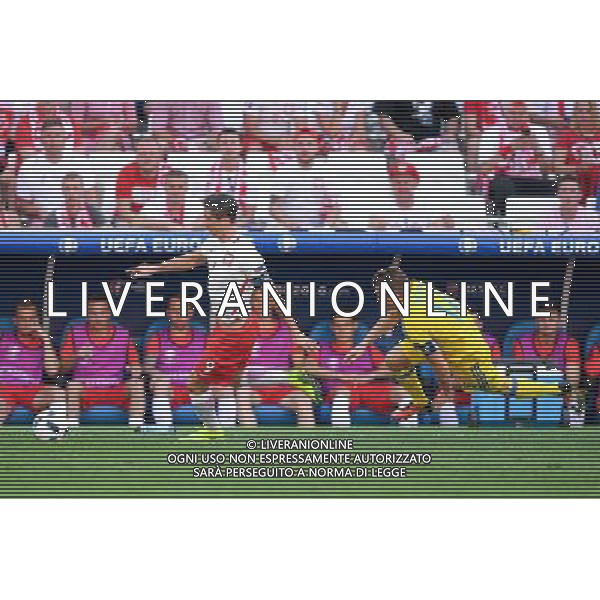 21.06.2016 MARSYLIA STADE VELODROME ( MARSEILLE FRANCE ) PILKA NOZNA ( FOOTBALL ) UEFA EURO 2016 MISTRZOSTWA EUROPY W PILCE NOZNEJ ( UEFA EURO 2016 ) GRUPA C ( GROUP C ) MECZ UKRAINA - POLSKA ( UKRAINE - POLAND ) NZ ROBERT LEWANDOWSKI RUSLAN ROTAN FOTO MICHAL STANCZYK / CYFRASPORT / NEWSPIX.PL --- Newspix.pl /AGENZIA ALDO LIVERANI SAS - ITALY ONLY EDITORIAL USE ONLY Ucraina - Polonia UEFA Francia EURO 2016 Final Tournament Group Stage C Marsiglia - 21.06.2016 *** Local Caption *** www.newspix.pl mail us: info@newspix.pl call us: 0048 022 23 22 222 --- Polish Picture Agency by Ringier Axel Springer Poland