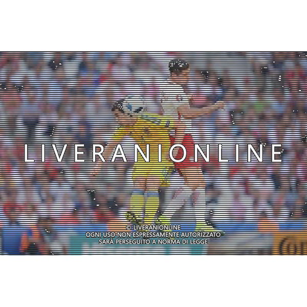 21.06.2016 MARSYLIA STADE VELODROME ( MARSEILLE FRANCE ) PILKA NOZNA ( FOOTBALL ) UEFA EURO 2016 MISTRZOSTWA EUROPY W PILCE NOZNEJ ( UEFA EURO 2016 ) GRUPA C ( GROUP C ) MECZ UKRAINA - POLSKA ( UKRAINE - POLAND ) NZ TARAS STEPANENKO ROBERT LEWANDOWSKI FOTO MICHAL STANCZYK / CYFRASPORT / NEWSPIX.PL --- Newspix.pl /AGENZIA ALDO LIVERANI SAS - ITALY ONLY EDITORIAL USE ONLY Ucraina - Polonia UEFA Francia EURO 2016 Final Tournament Group Stage C Marsiglia - 21.06.2016 *** Local Caption *** www.newspix.pl mail us: info@newspix.pl call us: 0048 022 23 22 222 --- Polish Picture Agency by Ringier Axel Springer Poland