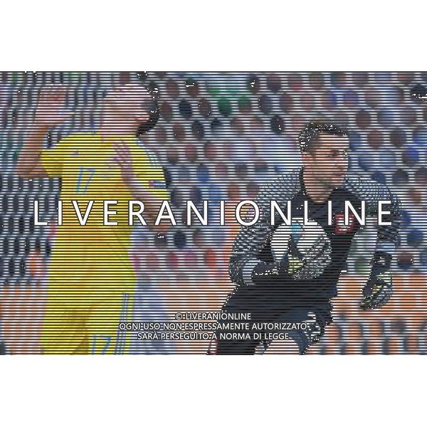 21.06.2016 MARSYLIA STADE VELODROME ( MARSEILLE FRANCE ) PILKA NOZNA ( FOOTBALL ) UEFA EURO 2016 MISTRZOSTWA EUROPY W PILCE NOZNEJ ( UEFA EURO 2016 ) GRUPA C ( GROUP C ) MECZ UKRAINA - POLSKA ( UKRAINE - POLAND ) NZ ARTEM FEDETSKIY LUKASZ FABIANSKI FOTO MICHAL STANCZYK / CYFRASPORT / NEWSPIX.PL --- Newspix.pl /AGENZIA ALDO LIVERANI SAS - ITALY ONLY EDITORIAL USE ONLY Ucraina - Polonia UEFA Francia EURO 2016 Final Tournament Group Stage C Marsiglia - 21.06.2016 *** Local Caption *** www.newspix.pl mail us: info@newspix.pl call us: 0048 022 23 22 222 --- Polish Picture Agency by Ringier Axel Springer Poland