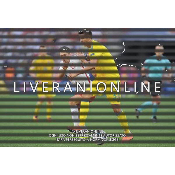 2016.06.21 Marsylia Marseille Pilka nozna Euro 2016 mecz grupy C Ukraina - Polska N/z Robert Lewandowski, Yevhen Khacheridi Foto Norbert Barczyk / PressFocus 2016.06.21 Marsylia Marseille Football UEFA Euro 2016 group C game between Ukraine and Poland Robert Lewandowski, Yevhen Khacheridi Credit: Norbert Barczyk / PressFocus / NEWSPIX.PL --- Newspix.pl /AGENZIA ALDO LIVERANI SAS - ITALY ONLY EDITORIAL USE ONLY Ucraina - Polonia UEFA Francia EURO 2016 Final Tournament Group Stage C Marsiglia - 21.06.2016 *** Local Caption *** www.newspix.pl mail us: info@newspix.pl call us: 0048 022 23 22 222 --- Polish Picture Agency by Ringier Axel Springer Poland