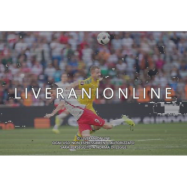 21.06.2016, Marsylia, Stade Velodrome, UEFA Euro 2016, Ukraina - Polska, Ukraine - Poland, Robert Lewandowski (Polska), Olexandr Kucher (Ukraina), fot. Lukasz Skwiot / Foto Olimpik / NEWSPIX.PL --- Newspix.pl /AGENZIA ALDO LIVERANI SAS - ITALY ONLY EDITORIAL USE ONLY Ucraina - Polonia UEFA Francia EURO 2016 Final Tournament Group Stage C Marsiglia - 21.06.2016 *** Local Caption *** www.newspix.pl mail us: info@newspix.pl call us: 0048 022 23 22 222 --- Polish Picture Agency by Ringier Axel Springer Poland