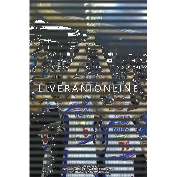 BRESCIA 24/06/2016 BASKET BRESCIA LEONESSA- FORTITUDO BOLOGNA GARA 5 NELLA FOTO ESULTANZA DEI GIOCATORI DI BRESCIA PER LA PROMOZIONE NELLA SERIE A1 FOTO OPTIMA-AG ALDO LIVERANI SAS