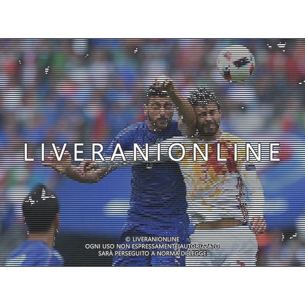 UEFA Francia EURO 2016 Final Tournament Round of 16 Parigi Saint-Denis - 27.06.2016 Italia-Spagna Nella Foto: graziano pelle\' e pique /Ph.Vitez-Ag. Aldo Liverani