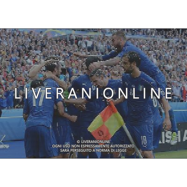UEFA Francia EURO 2016 Final Tournament Round of 16 Parigi Saint-Denis - 27.06.2016 Italia-Spagna Nella Foto: abbracci esultanza dopo il gol di giorgio chiellini del 1-0 /Ph.Vitez-Ag. Aldo Liverani