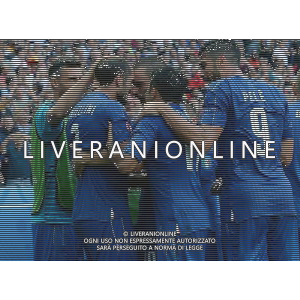 UEFA Francia EURO 2016 Final Tournament Round of 16 Parigi Saint-Denis - 27.06.2016 Italia-Spagna Nella Foto: abbracci esultanza dopo il gol di giorgio chiellini del 1-0 /Ph.Vitez-Ag. Aldo Liverani