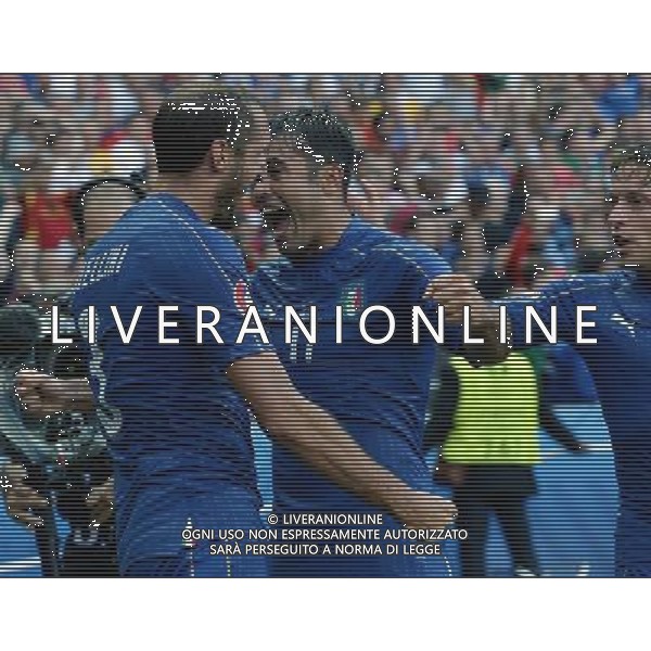 UEFA Francia EURO 2016 Final Tournament Round of 16 Parigi Saint-Denis - 27.06.2016 Italia-Spagna Nella Foto: abbracci esultanza dopo il gol di giorgio chiellini del 1-0 con eder /Ph.Vitez-Ag. Aldo Liverani