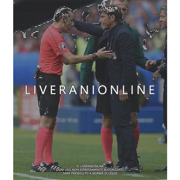 UEFA Francia EURO 2016 Final Tournament Round of 16 Parigi Saint-Denis - 27.06.2016 Italia-Spagna Nella Foto: arbitro cakir cerca di calmare antonio conte /Ph.Vitez-Ag. Aldo Liverani