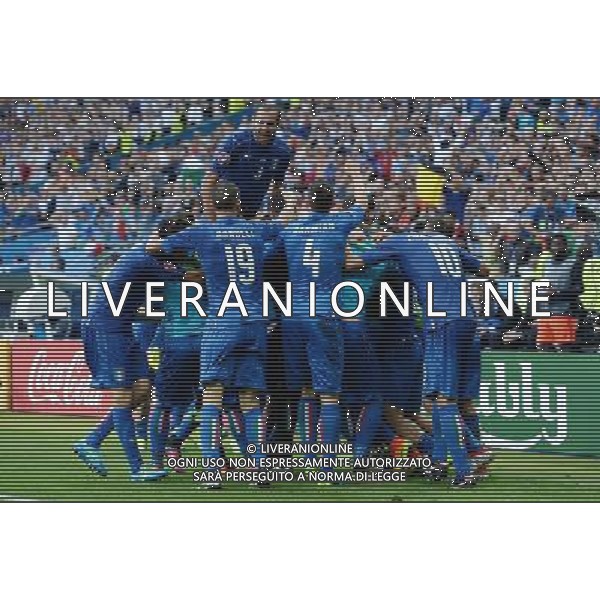 UEFA Francia EURO 2016 Final Tournament Round of 16 Parigi Saint-Denis - 27.06.2016 Italia-Spagna Nella Foto: abbracci esultanza dopo il gol di graziano pelle\' del 2-0 /Ph.Vitez-Ag. Aldo Liverani