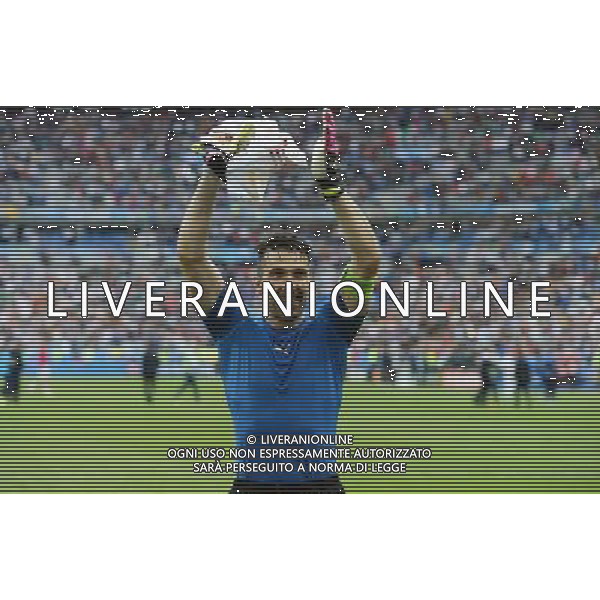 UEFA Francia EURO 2016 Final Tournament Round of 16 Parigi Saint-Denis - 27.06.2016 Italia-Spagna Nella Foto: gianluigi buffon esulta a fine gara per la vittoria /Ph.Vitez-Ag. Aldo Liverani
