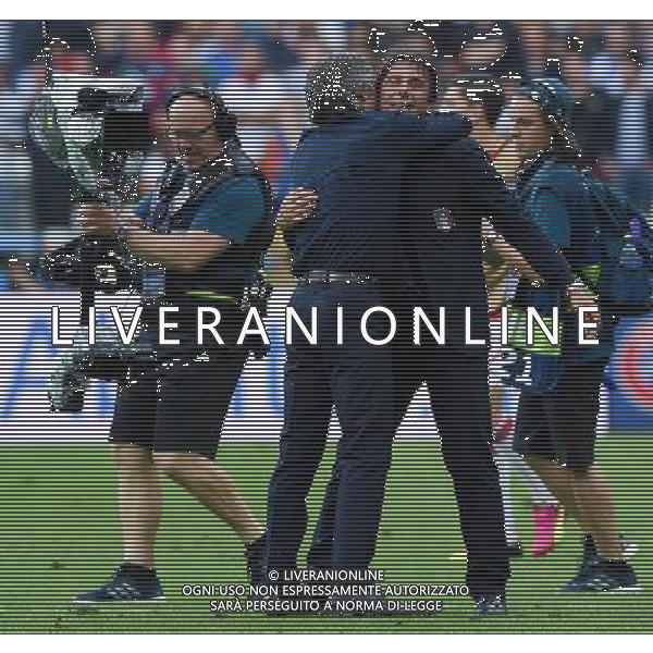 UEFA Francia EURO 2016 Final Tournament Round of 16 Parigi Saint-Denis - 27.06.2016 Italia-Spagna Nella Foto: antonio conte esulta a fine partita per la vittoria con gabriele oriali - abbraccio /Ph.Vitez-Ag. Aldo Liverani