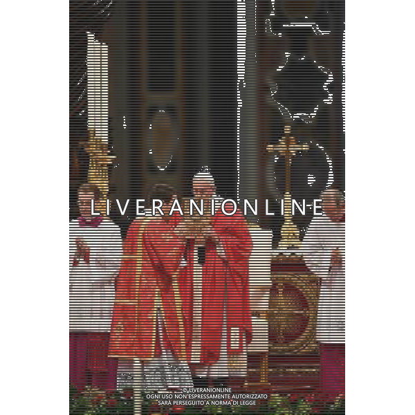 Santa Messa e Benedizione dei Palli Citta\' del Vaticano 29.06.2016 - Basilica San Pietro - nella foto: Papa Francesco / Ph. Corradetti - AG ALDO LIVERANI SAS/ AGENZIA ALDO LIVERANI SAS