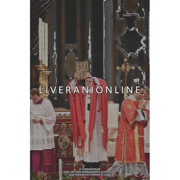 Santa Messa e Benedizione dei Palli Citta\' del Vaticano 29.06.2016 - Basilica San Pietro - nella foto: Papa Francesco / Ph. Corradetti - AG ALDO LIVERANI SAS/ AGENZIA ALDO LIVERANI SAS