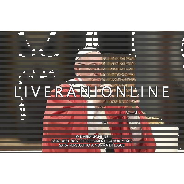 Santa Messa e Benedizione dei Palli - Citta\' del Vaticano 29.06.2016 - Basilica San Pietro - nella foto: Papa Francesco / Ph. Corradetti - AG ALDO LIVERANI SAS/ AGENZIA ALDO LIVERANI SAS