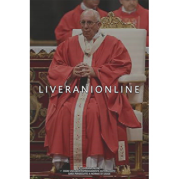 Santa Messa e Benedizione dei Palli - Citta\' del Vaticano 29.06.2016 - Basilica San Pietro - nella foto: Papa Francesco / Ph. Corradetti - AG ALDO LIVERANI SAS/ AGENZIA ALDO LIVERANI SAS
