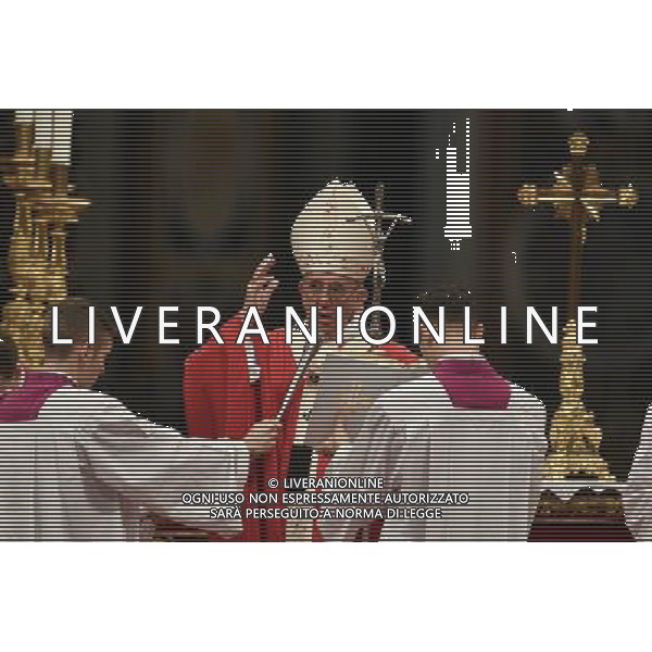 Santa Messa e Benedizione dei Palli - Citta\' del Vaticano 29.06.2016 - Basilica San Pietro - nella foto: Papa Francesco / Ph. Corradetti - AG ALDO LIVERANI SAS/ AGENZIA ALDO LIVERANI SAS