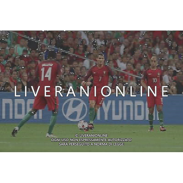 MARSYLIA 30.06.2016 MECZ CWIERCFINAL 1/4 FINALU MISTRZOSTW EUROPY 2016: POLSKA - PORTUGALIA --- QUARTERFINAL 1/4 FINAL UEFA EURO 2016 MATCH IN MARSEILLE: POLAND - PORTUGAL CRISTIANO RONALDO JOAO MARIO FOT. PIOTR KUCZA/NEWSPIX.PL --- Newspix.pl 30 -06-2016 MARSIGLIA EURO 2016 QUARTI DI FINALE POLONIA -PORTOGALLO AG ALDO LIVERANI SAS ONLY ITALY *** Local Caption *** www.newspix.pl mail us: info@newspix.pl call us: 0048 022 23 22 222 --- Polish Picture Agency by Ringier Axel Springer Poland
