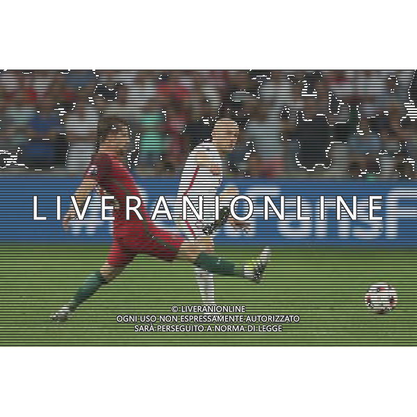 MARSYLIA 30.06.2016 MECZ CWIERCFINAL 1/4 FINALU MISTRZOSTW EUROPY 2016: POLSKA - PORTUGALIA --- QUARTERFINAL 1/4 FINAL UEFA EURO 2016 MATCH IN MARSEILLE: POLAND - PORTUGAL ADRIEN SILVA MICHAL PAZDAN FOT. PIOTR KUCZA/NEWSPIX.PL --- Newspix.pl 30 -06-2016 MARSIGLIA EURO 2016 QUARTI DI FINALE POLONIA -PORTOGALLO AG ALDO LIVERANI SAS ONLY ITALY *** Local Caption *** www.newspix.pl mail us: info@newspix.pl call us: 0048 022 23 22 222 --- Polish Picture Agency by Ringier Axel Springer Poland
