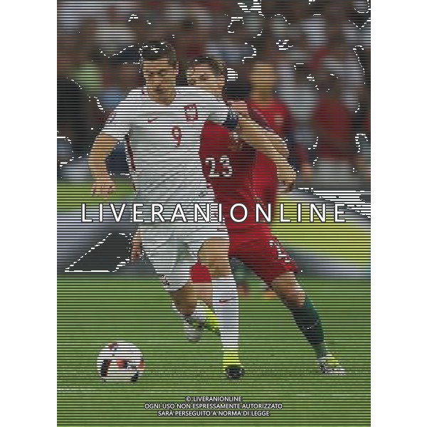 30.06.2016, Marsylia, pilka nozna, mistrzostwa Europy w pilce noznej, UEFA EURO 2016, Polska - Portugalia , Robert Lewandowski (POL), Adrien Silva (POR), Poland - Portugal , European Football Championship, fot. Lukasz Skwiot / Foto Olimpik / NEWSPIX.PL --- Newspix.pl 30 -06-2016 MARSIGLIA EURO 2016 QUARTI DI FINALE POLONIA -PORTOGALLO AG ALDO LIVERANI SAS ONLY ITALY *** Local Caption *** www.newspix.pl mail us: info@newspix.pl call us: 0048 022 23 22 222 --- Polish Picture Agency by Ringier Axel Springer Poland