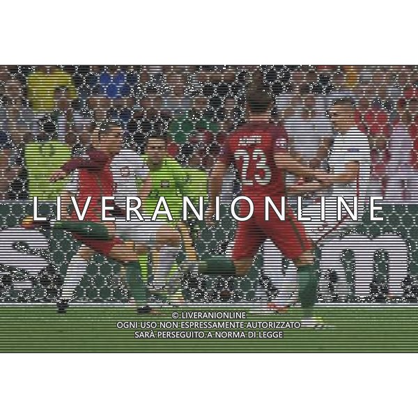 2016.06.30 Marsylia Marseille Pilka nozna Euro 2016 mecz cwiercfinal Polska - Portugalia N/z Cristiano Ronaldo, Artur Jedrzejczyk, Adrien Silva Foto Lukasz Laskowski / PressFocus 2016.06.30 Marsylia Marseille Football UEFA Euro 2016 quarter finals Poland and Portugal Cristiano Ronaldo, Artur Jedrzejczyk, Adrien Silva Credit: Lukasz Laskowski / PressFocus / NEWSPIX.PL --- Newspix.pl 30 -06-2016 MARSIGLIA EURO 2016 QUARTI DI FINALE POLONIA -PORTOGALLO AG ALDO LIVERANI SAS ONLY ITALY *** Local Caption *** www.newspix.pl mail us: info@newspix.pl call us: 0048 022 23 22 222 --- Polish Picture Agency by Ringier Axel Springer Poland