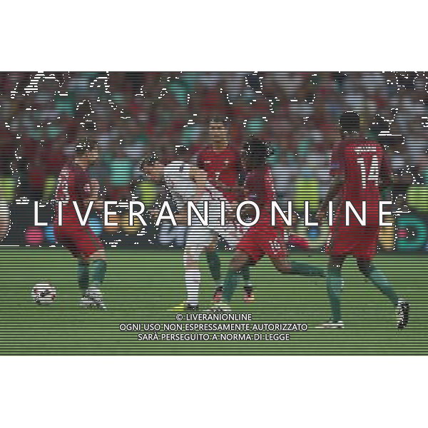 MARSYLIA 30.06.2016 MECZ CWIERCFINAL 1/4 FINALU MISTRZOSTW EUROPY 2016: POLSKA - PORTUGALIA --- QUARTERFINAL 1/4 FINAL UEFA EURO 2016 MATCH IN MARSEILLE: POLAND - PORTUGAL ADRIEN SILVA GRZEGORZ KRYCHOWIAK RENATO SANCHES FOT. PIOTR KUCZA/NEWSPIX.PL --- Newspix.pl 30 -06-2016 MARSIGLIA EURO 2016 QUARTI DI FINALE POLONIA -PORTOGALLO AG ALDO LIVERANI SAS ONLY ITALY *** Local Caption *** www.newspix.pl mail us: info@newspix.pl call us: 0048 022 23 22 222 --- Polish Picture Agency by Ringier Axel Springer Poland