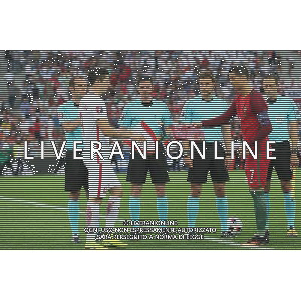 30.06.2016 MARSYLIA, FRANCJA (MARSELLIE, FRANCE) STAD DE VELODROME PILKA NOZNA (FOOTBALL) UEFA EURO 2016 MISTRZOSTWA EUROPY W PILCE NOZNEJ (UEFA EURO 2016) 1/4 FINALU - CWIERCFINAL (QUATER FINAL) MECZ (GAME) POLSKA - PORTUGALIA (POLAND - PORTUGAL) NZ ROBERT LEWANDOWSKI, CRISTIANO RONALDO FOTO LUKASZ GROCHALA/CYFRASPORT / NEWSPIX.PL --- Newspix.pl 30 -06-2016 MARSIGLIA EURO 2016 QUARTI DI FINALE POLONIA -PORTOGALLO AG ALDO LIVERANI SAS ONLY ITALY *** Local Caption *** www.newspix.pl mail us: info@newspix.pl call us: 0048 022 23 22 222 --- Polish Picture Agency by Ringier Axel Springer Poland