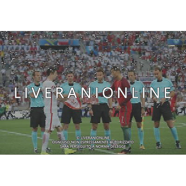 30.06.2016 MARSYLIA, FRANCJA (MARSELLIE, FRANCE) STAD DE VELODROME PILKA NOZNA (FOOTBALL) UEFA EURO 2016 MISTRZOSTWA EUROPY W PILCE NOZNEJ (UEFA EURO 2016) 1/4 FINALU - CWIERCFINAL (QUATER FINAL) MECZ (GAME) POLSKA - PORTUGALIA (POLAND - PORTUGAL) NZ ROBERT LEWANDOWSKI, CRISTIANO RONALDO FOTO LUKASZ GROCHALA/CYFRASPORT / NEWSPIX.PL --- Newspix.pl 30 -06-2016 MARSIGLIA EURO 2016 QUARTI DI FINALE POLONIA -PORTOGALLO AG ALDO LIVERANI SAS ONLY ITALY *** Local Caption *** www.newspix.pl mail us: info@newspix.pl call us: 0048 022 23 22 222 --- Polish Picture Agency by Ringier Axel Springer Poland