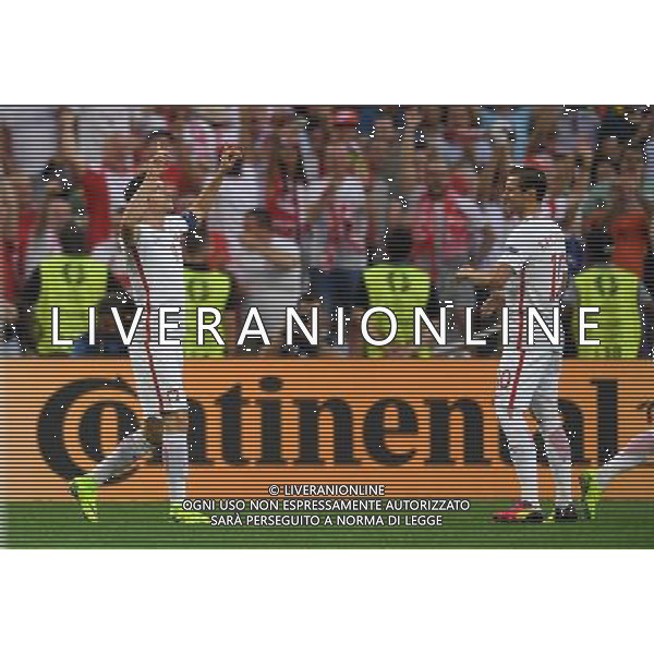 2016.06.30 Marsylia Marseille Pilka nozna Euro 2016 mecz cwiercfinal Polska - Portugalia N/z Robert Lewandowski gol, radosc, bramka, Grzegorz Krychowiak Foto Lukasz Laskowski / PressFocus 2016.06.30 Marsylia Marseille Football UEFA Euro 2016 quarter finals Poland and Portugal Robert Lewandowski gol, radosc, bramka, Grzegorz Krychowiak Credit: Lukasz Laskowski / PressFocus / NEWSPIX.PL --- Newspix.pl 30 -06-2016 MARSIGLIA EURO 2016 QUARTI DI FINALE POLONIA -PORTOGALLO AG ALDO LIVERANI SAS ONLY ITALY *** Local Caption *** www.newspix.pl mail us: info@newspix.pl call us: 0048 022 23 22 222 --- Polish Picture Agency by Ringier Axel Springer Poland