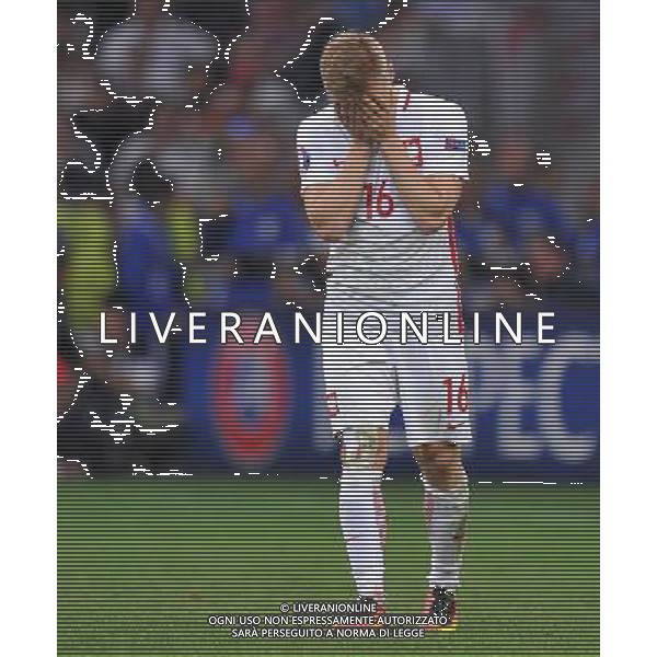 2016.06.30 Marsylia Marseille Pilka nozna Euro 2016 mecz cwiercfinal Polska - Portugalia N/z Jakub Blaszczykowski smutek, nie strzelony rzut karny Foto Norbert Barczyk / PressFocus 2016.06.30 Marsylia Marseille Football UEFA Euro 2016 quarter finals Poland and Portugal Jakub Blaszczykowski smutek, nie strzelony rzut karny Credit: Norbert Barczyk / PressFocus / NEWSPIX.PL --- Newspix.pl AG ALDO LIVERANI SAS ONLY ITALY MARSIGLIA- 30-06-2016 QUARTI DI FINALE POLONIA PORTOGALLO *** Local Caption *** www.newspix.pl mail us: info@newspix.pl call us: 0048 022 23 22 222 --- Polish Picture Agency by Ringier Axel Springer Poland