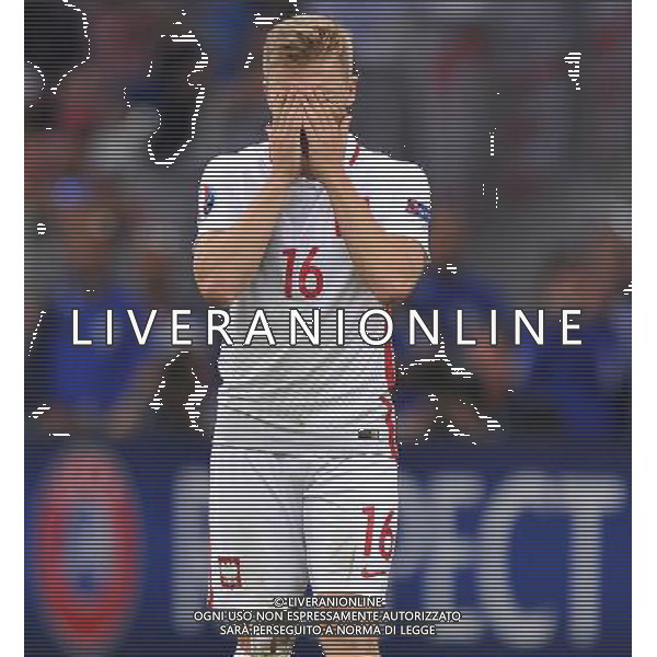 2016.06.30 Marsylia Marseille Pilka nozna Euro 2016 mecz cwiercfinal Polska - Portugalia N/z Jakub Blaszczykowski smutek, nie strzelony rzut karny Foto Norbert Barczyk / PressFocus 2016.06.30 Marsylia Marseille Football UEFA Euro 2016 quarter finals Poland and Portugal Jakub Blaszczykowski smutek, nie strzelony rzut karny Credit: Norbert Barczyk / PressFocus / NEWSPIX.PL --- Newspix.pl AG ALDO LIVERANI SAS ONLY ITALY MARSIGLIA- 30-06-2016 QUARTI DI FINALE POLONIA PORTOGALLO *** Local Caption *** www.newspix.pl mail us: info@newspix.pl call us: 0048 022 23 22 222 --- Polish Picture Agency by Ringier Axel Springer Poland