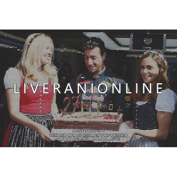 Daniel Ricciardo (AUS) Red Bull Racing celebrates his birthday with a cake. 01.07.2016. Formula 1 World Championship, Rd 9, Austrian Grand Prix, Spielberg, Austria, Practice Day. AG ALDO LIVERANI SAS ONLY ITALY 