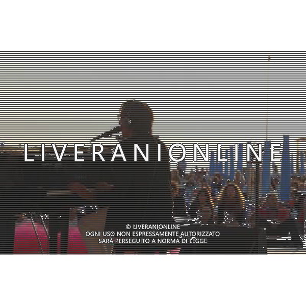Rimini, concerto all\'alba di ALBERTO FORTIS, con te in tour, 02/07/2016, nella foto: ALBERTO FORTIS in concerto sulla spiaggia di Rimini Terme, @CLAUDIO ZAMAGNI/AGENZIA ALDO LIVERANI S.A.S